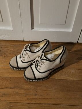 CHANEL 16 Cream and Black Lace-Up Platform Oxfords for Women
